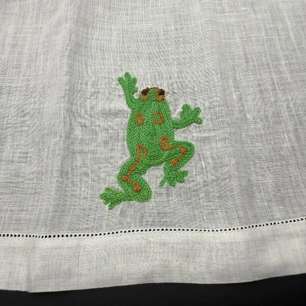 Vintage, 2 Unused White Madeira Linen , Embroidered Frog Finger Tip Guest Towels